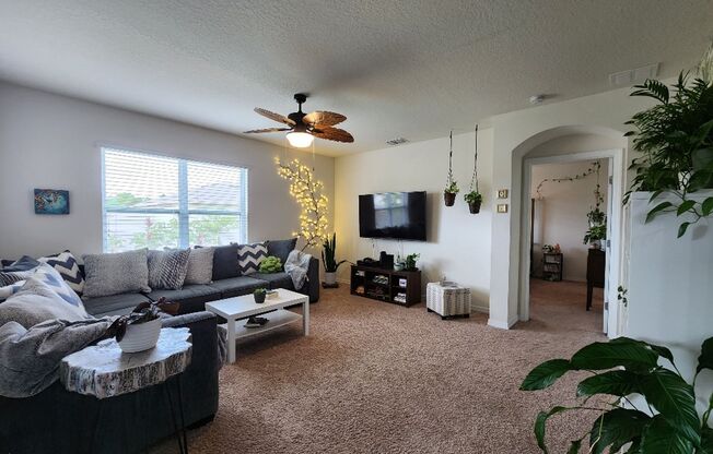 Beautifully 4-Bedroom, 2-Bath house in Lakeside Landing Community.