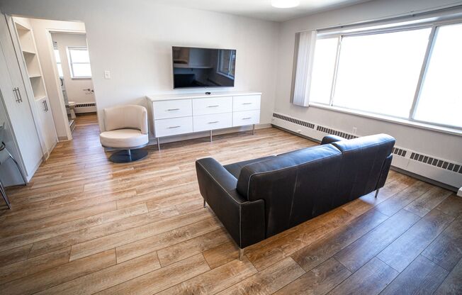 1 bed, 1 bath, 650 sqft, $1,275, Unit 3431-305