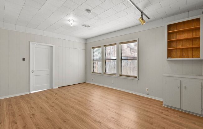 Adorable Montrose Bungaloq