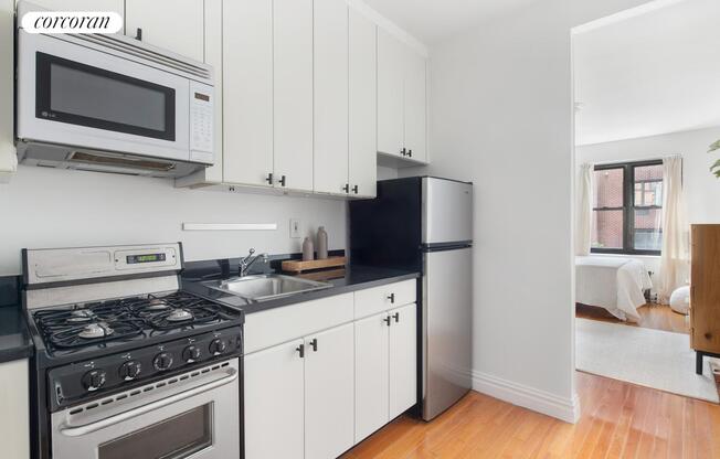 312 W 23 ST