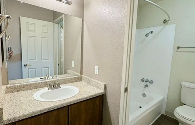 1 bed, 1 bath, 700 sqft, $1,525, Unit 82