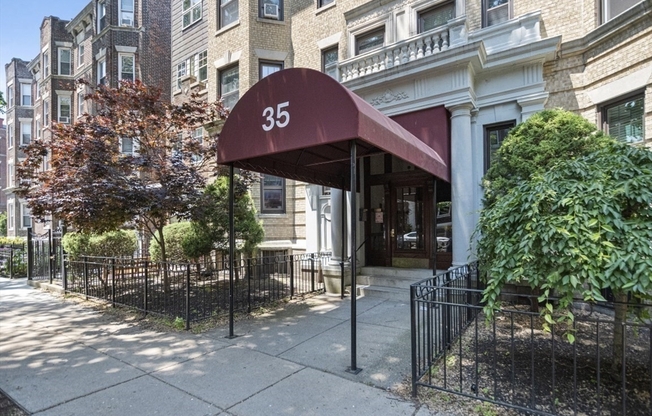 35 Queensberry St