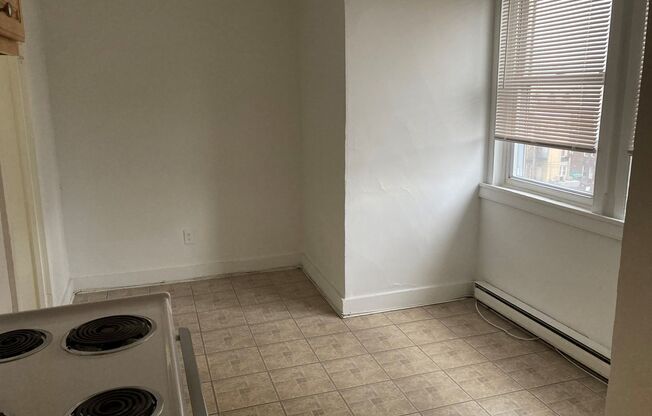 1 bed, 1 bath, 700 sqft, $1,249, Unit 38-5