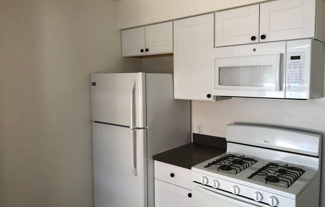 Studio, 1 bath, 380 sqft, $1,695, Unit 905