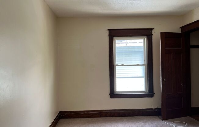 1 bed, 1 bath, $800, Unit 943 Dewey UP