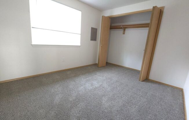 2 beds, 1 bath, 875 sqft, $1,295, Unit 127-55