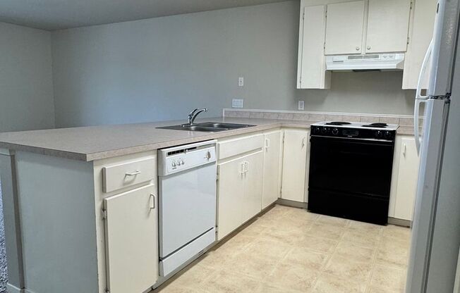 2 beds, 2 baths, $1,450, Unit 3700-2