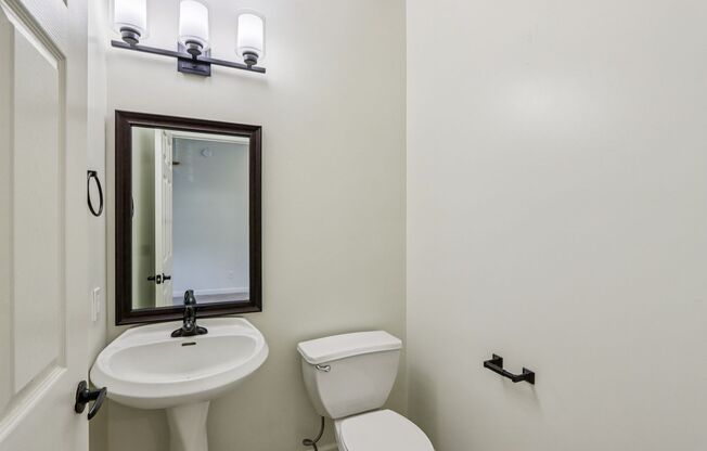 1 bed, 1.5 baths, 1,100 sqft, $1,565