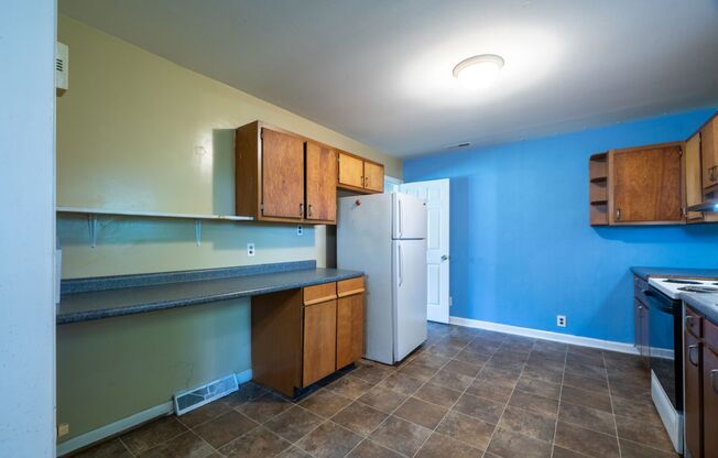 3 beds, 1 bath, $1,325