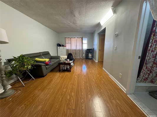 2 beds, 1 bath, 880 sqft, $2,700, Unit 2FL