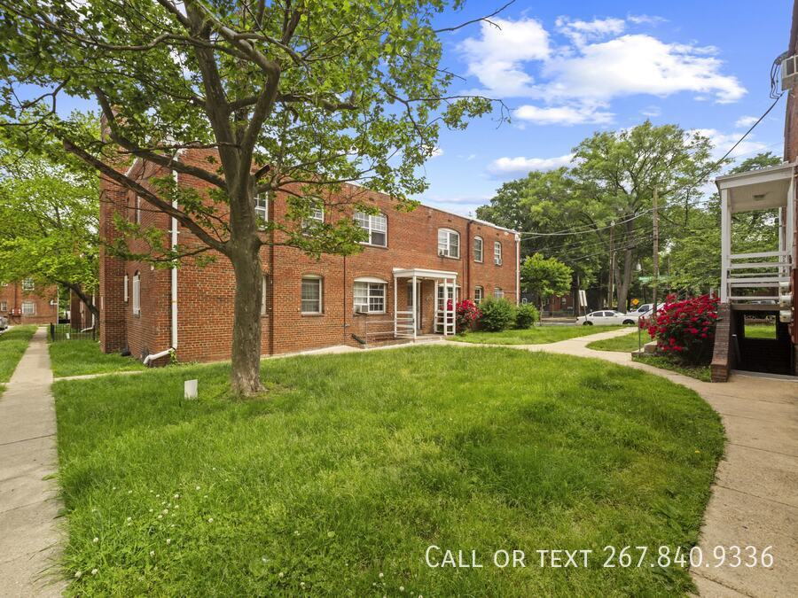 24 DANBURY ST SE