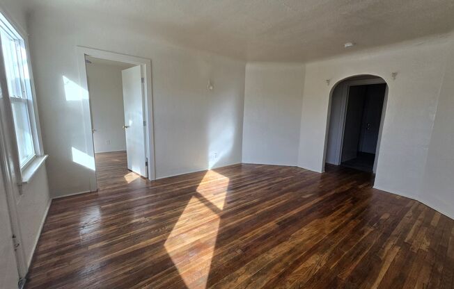 2 beds, 1 bath, $1,250