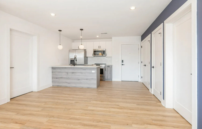 2 beds, 2 baths, $1,825, Unit Unit 502