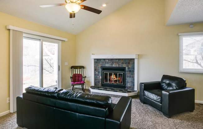 Stunning 3Bed 3Bath W/ Moutain views and upgrades throughout!!