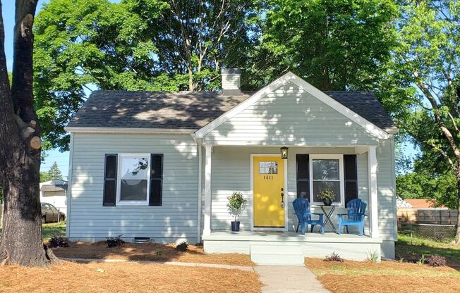 Charming cottage 3 bedroom 1.5 bath in Greensboro. Short walk to Revolution Cone Mill complex and close to Downtown.