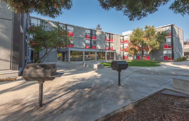 2 beds, 2 baths, 750 sqft, $2,105, Unit 352