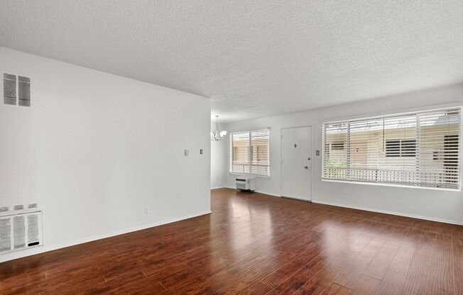 Spacious 2-Bedroom Apartment in Prime Location! ***One month free!***