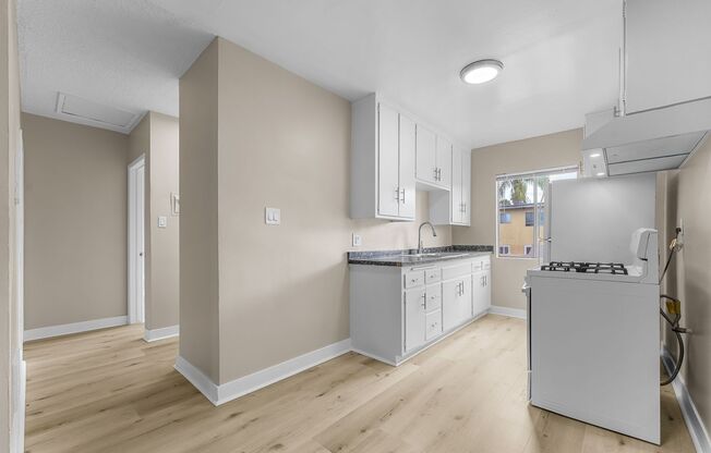 531 W HYDE PARK BLVD