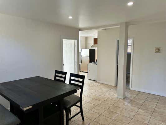 3 beds, 1 bath, $2,800, Unit 1