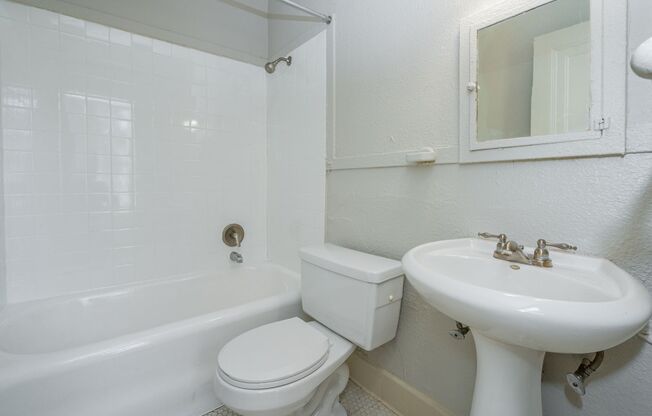 Studio, 1 bath, 593 sqft, $765, Unit 25