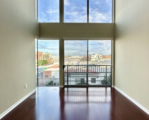 2 beds, 2 baths, 1,290 sqft, $3,700, Unit 439