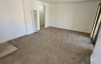 Spacious 2Bd Condo in Mira Mesa with Private Balcony & In-Unit Laundry!