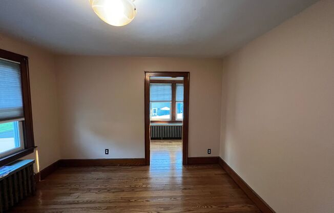 2 beds, 1 bath, $1,400, Unit Floor 1