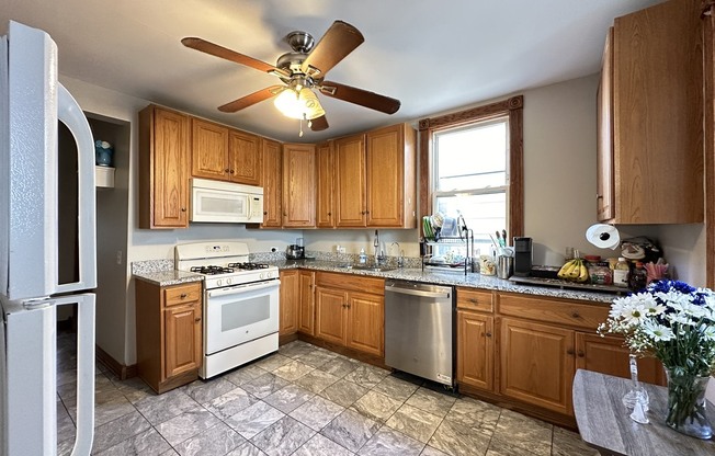 3530 532 N ELSTON