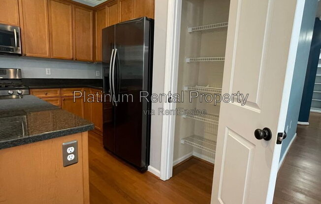 3 beds, 2.5 baths, 2,069 sqft, $2,095, Unit 10