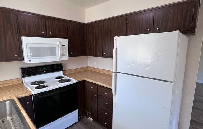 2 beds, 1 bath, 942 sqft, $900, Unit C