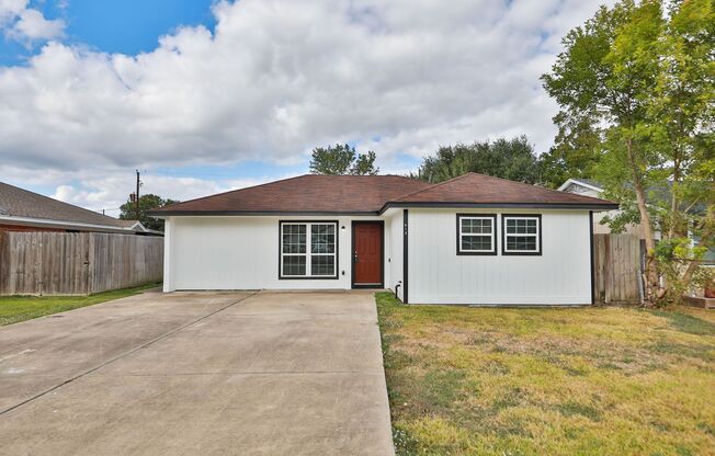 3-bedroom, 1-bathroom home located inSouth Houston - move in ready! Just in time for the holidays.