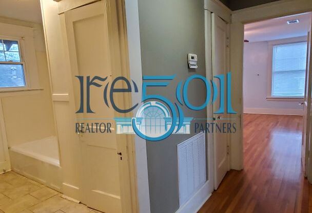 2 beds, 1 bath, 1,100 sqft, $1,250, Unit Palm Upstairs - Apt 3