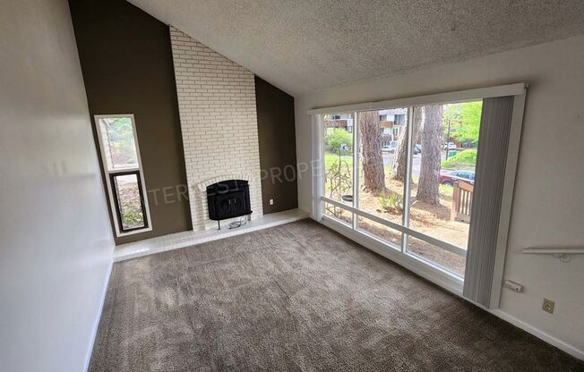 *1/2 OFF 1ST MONTH'S RENT PROMO* 3 BR Townhome- Wonderful Privacy Deck in Beaverton with 1 Car Garage & A/C!