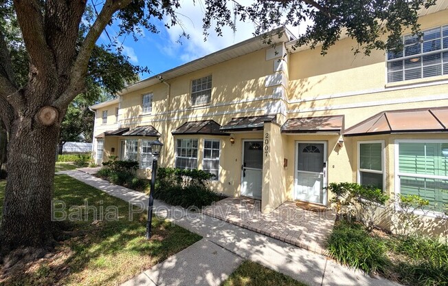 2007 W DE LEON ST