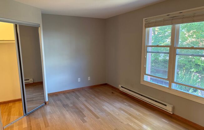 Studio, 1 bath, 350 sqft, $1,075, Unit Unit 101