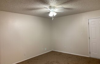 2 beds, 1 bath, 975 sqft, $895, Unit 999