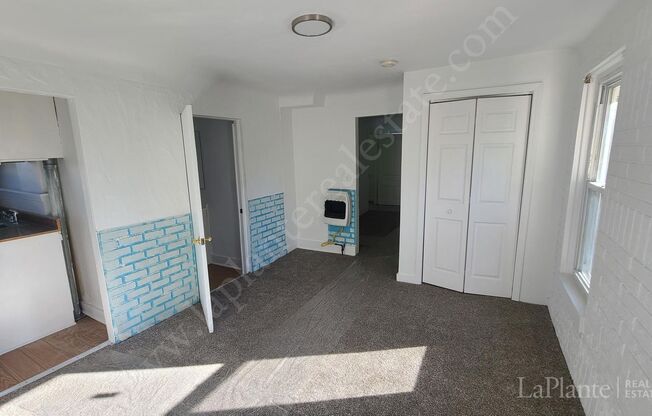 1 bed, 1 bath, 800 sqft, $600, Unit Upper