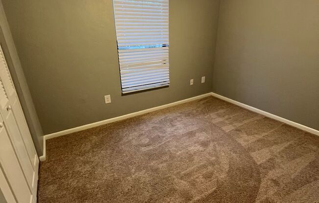 2 Bed| 1 Bath NEW CARPET !