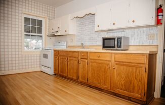 2 beds, 1 bath, $1,400, Unit Apt 101