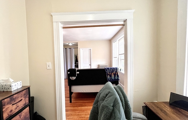 Studio, 1 bath, 450 sqft, $2,000, Unit 33