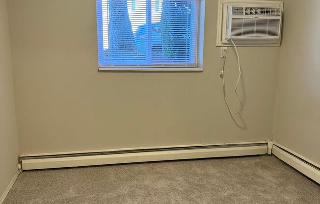 2 beds, 1 bath, 685 sqft, $1,540, Unit A01