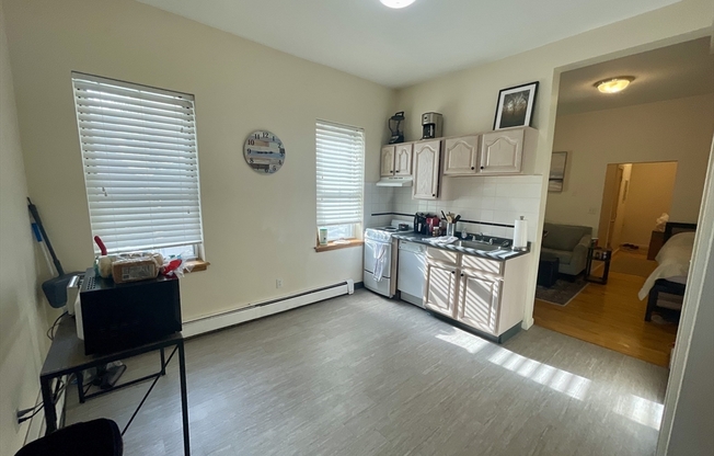 206 CHESTNUT HL AVE