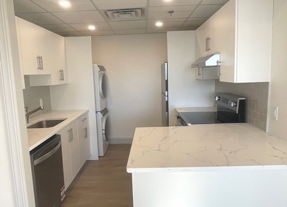 4 beds, 2 baths, 1,600 sqft, $7,995, Unit 701