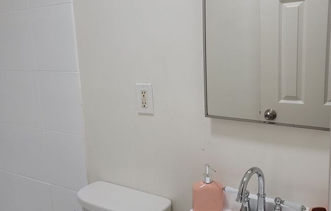 Studio, 1 bath, 200 sqft, $1,355, Unit JR. UNIT