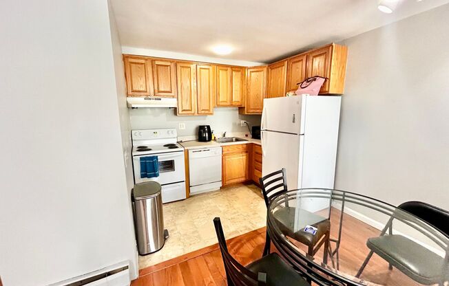 2 beds, 1 bath, 768 sqft, $2,440, Unit 218