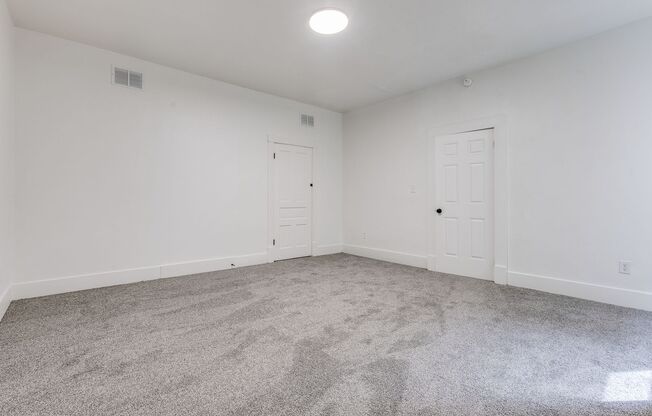 1 bed, 1 bath, $1,050, Unit 2nd Floor Rear