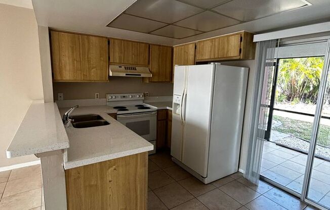 2 beds, 2 baths, 860 sqft, $1,350, Unit 4009 SE 11th Ave #105