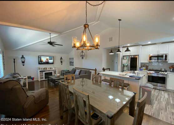 3 beds, 2 baths, 1,200 sqft, $3,200, Unit 1