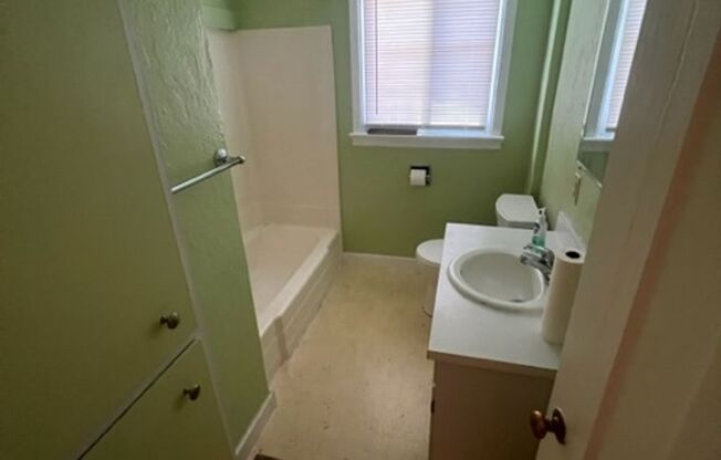 2 beds, 1 bath, $1,995