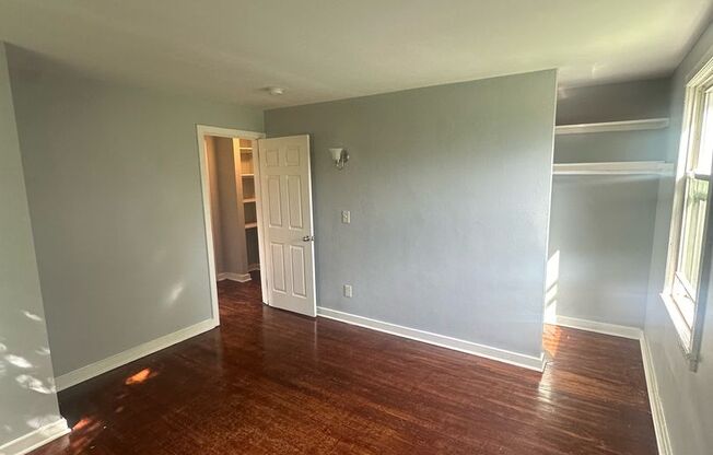 2 beds, 1 bath, $1,200, Unit 3